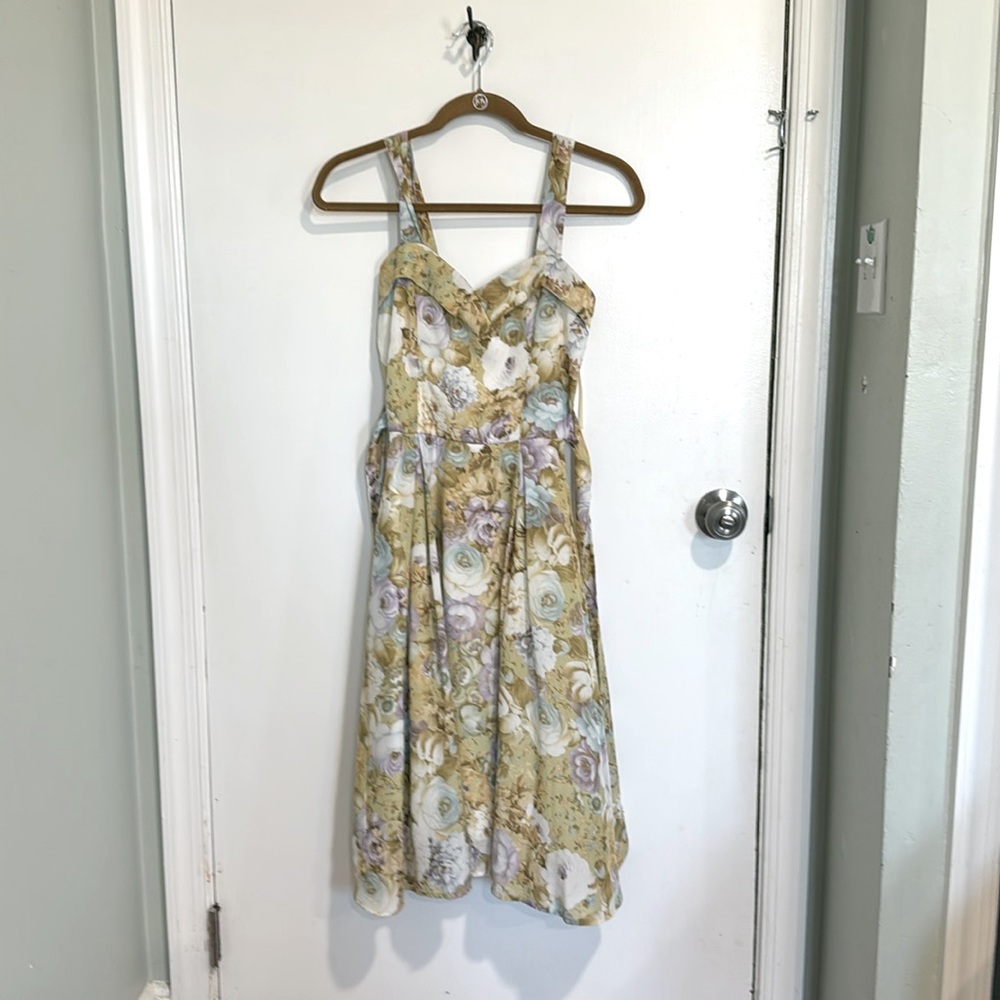 Adorable vintage spring floral dress